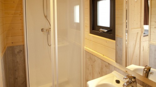Jutberg woodlodge comfort met badkamer.jpg