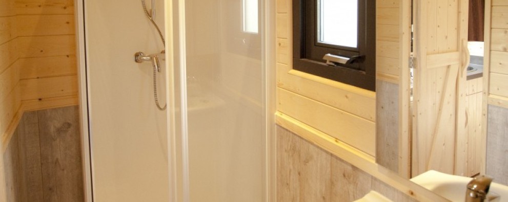 Jutberg woodlodge comfort met badkamer.jpg