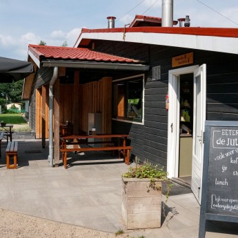 Snackcorner met terras